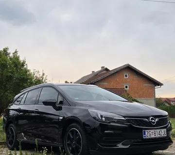 Opel Astra - cover