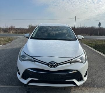 Toyota Avensis  - cover