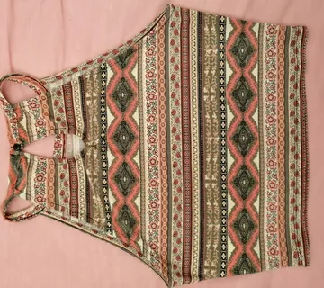 Šarena majica na bretele - cover