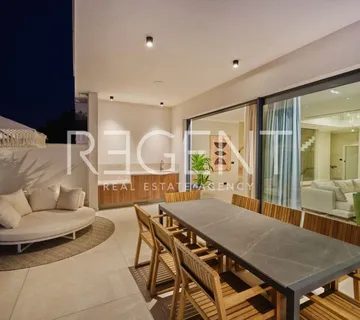 Trogir - Moderna villa sa pogledom na more 341 m2 - cover