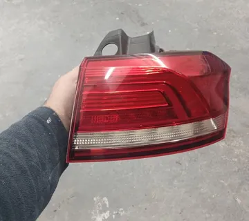 PASSAT B8 KARAVAN ZADNJA DESNA LAMPA - cover