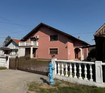 Prodaje se obiteljska kuća na mirnoj lokaciji - cover