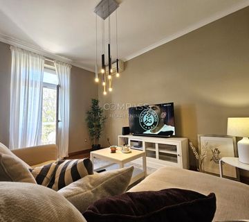 Prekrasan građanski stan: Zvonimirova, Split, 140.00 m2 - cover