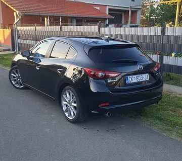Prodaje se Mazda 3 Revolution Top - cover