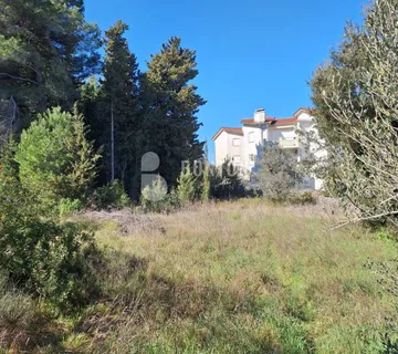 GRAĐEVINSKO ZEMLJIŠTE-ŽDRELAC 150M OD MORA - cover