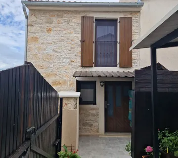 Prodaja, Tar – dvije kuće s tri odvojena stana - cover