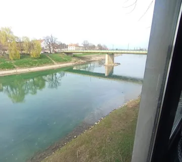 Poslovni prostor: Karlovac - korzo 400 m2 (prodaja) - cover