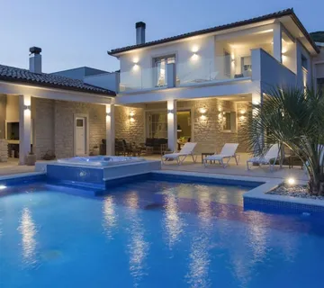 Luksuzna vila s pogledom na more – okolica Labina - cover