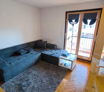 Pula centar, 3.5 sobni stan 88m² sa parkingom - cover