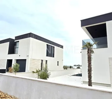 Privlaka-LUKSUZNA VILLA SA BAZENOM! USELJIVO ODMAH! - cover