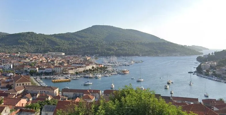 Korčula, Vela Luka, zemljište 650 m2 uz more sa gr. dozvolom za hotel - cover