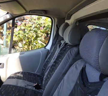 Opel vivaro - cover