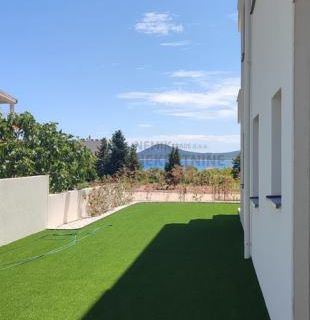 VODICE, STAN U PRIZEMLJU S VRTOM, NOVOGRADNJA - cover