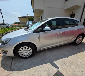 Opel Astra J 2015 - cover