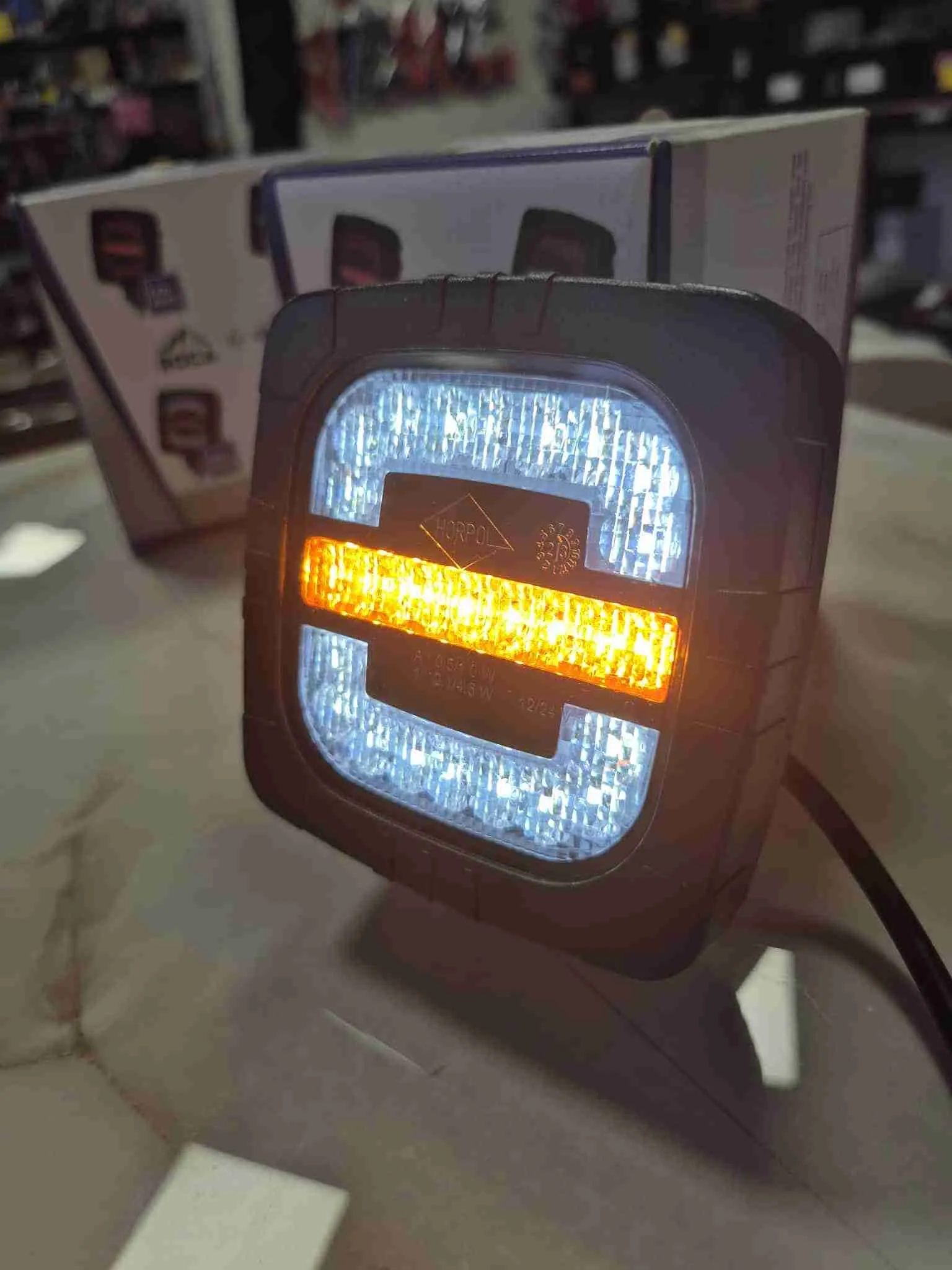 Prednje multifunkcionalno svjetlo ROCA s ručkom - cover