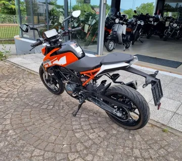 KTM DUKE 125 ABS, A1 KATEGORIJA, S GARANCIJOM, 2019 god. - cover