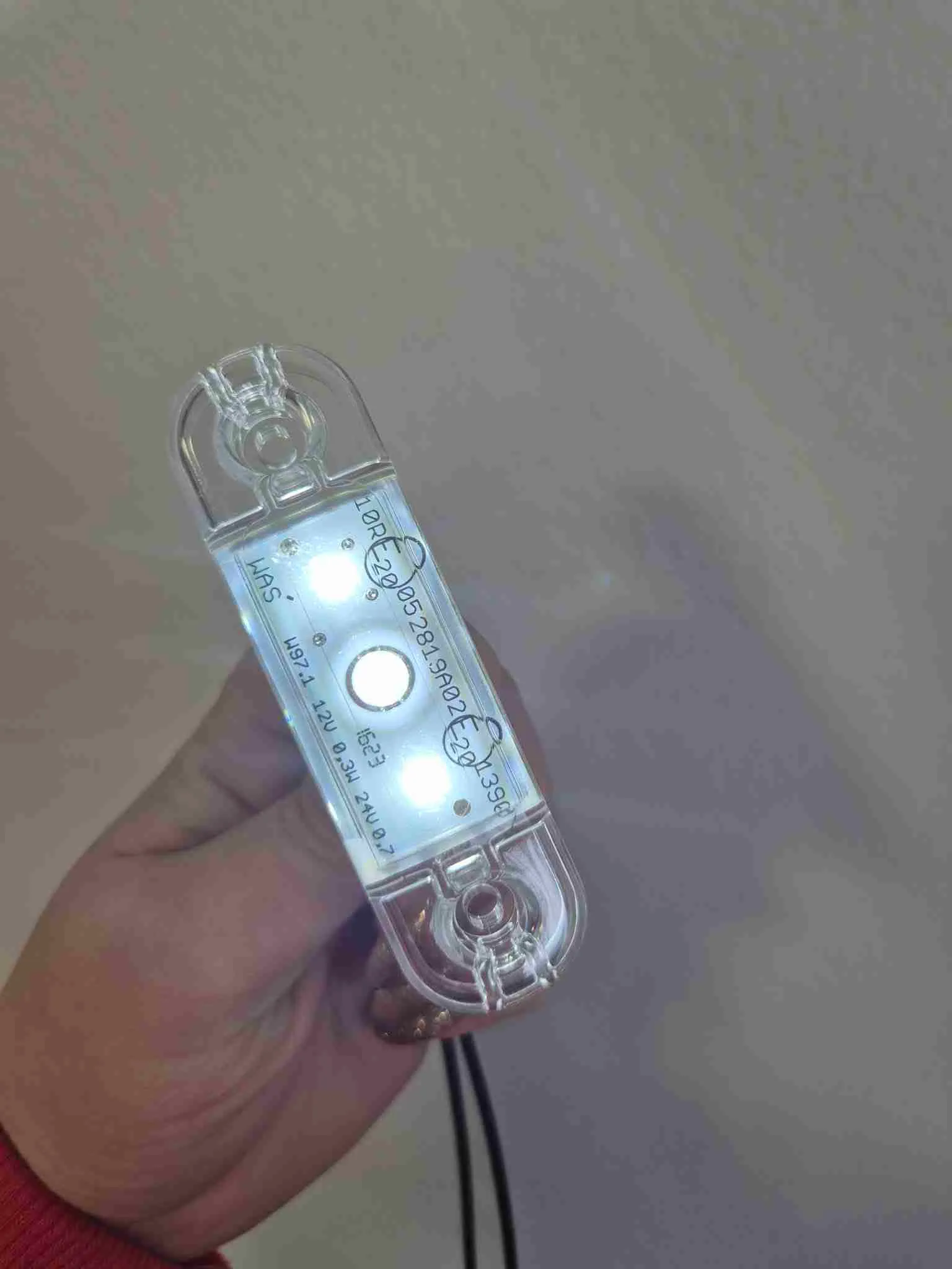 Bijelo pozicijsko svjetlo - cover