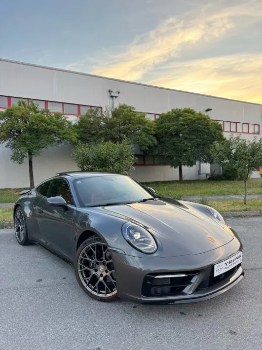 Porsche Carrera 4 992.1 - cover
