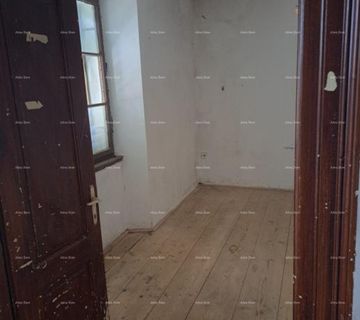 Prodaje se kuća sa konobom, velikom terasom, dva trosobna stana - cover