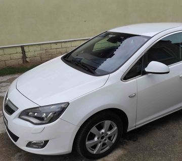 Opel Astra J 1.7 cdti - cover