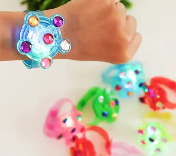 Set od dvije LED igračke - prsten narukvica - cover