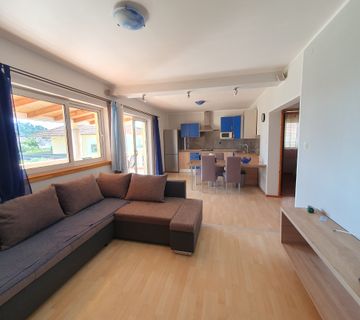 TRIBUNJ APARTMANI ZA 2-5 OSOBA, 300 M OD PLAŽE (IZNAJMLJIVANJE) - cover