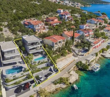 Vinišće, zemljište prvi red uz more 605 m2, građ. dozvola - cover