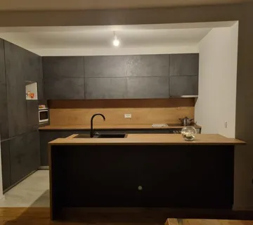 Kuhinja po mijeri kutna sa otokom - cover