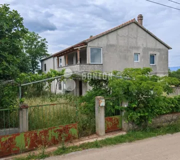 SIKOVO-STAN ZA RENOVACIJU-PRILIKA - cover