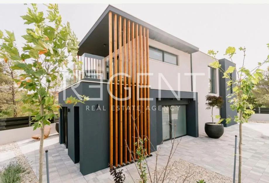 Vodice, Srima – moderna vila s bazenom i saunom - cover