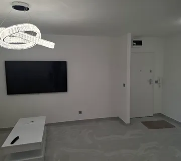 Srdoči centar ili moguća zamjena za Split - cover