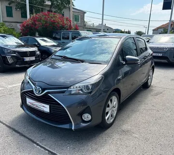 Toyota Yaris 1,5 Hybrid - AUTOMATIK - 130.000km - GARANCIJA -REG.1.GOD - cover