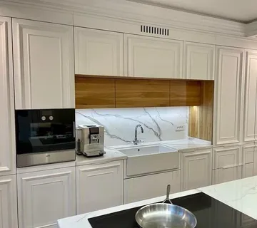 Kuhinja rustikalan lakirana - cover