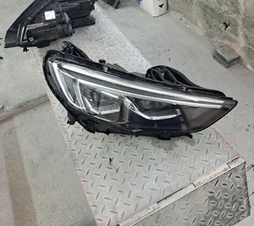 OPEL INSIGNIA 2019 PREDNJI DESNI FAR KSENON LED - cover
