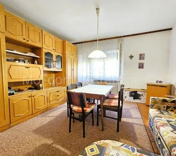 Kustošija, kuća s pomoćnim objektom, garažom i okućnicom - cover