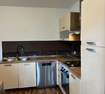 Prodajem kuhinju - cover