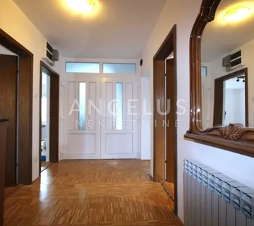 Velika Gorica - Obiteljska kuća s tri stana u centru grada (prodaja) - cover