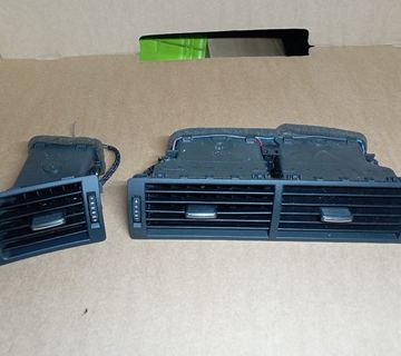 Audi A4 B7 rešetke ventilacije srednja i desna s rasvjetom  - cover