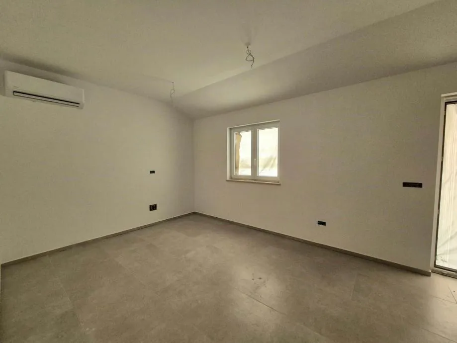 TAR -STAN U NOVOGRADNJI NA PRVOM KATU , 2 SOBE (prodaja) - cover