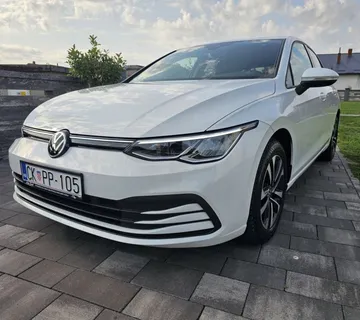 VW Golf 8 1,0 TSI - cover