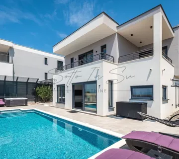 Villa u Makarskoj - prodaja! - cover