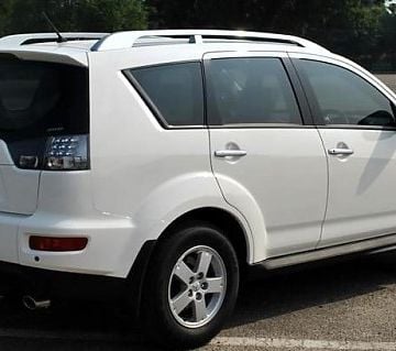 Mitsubishi Outlander 2010, udaren, povoljno - cover