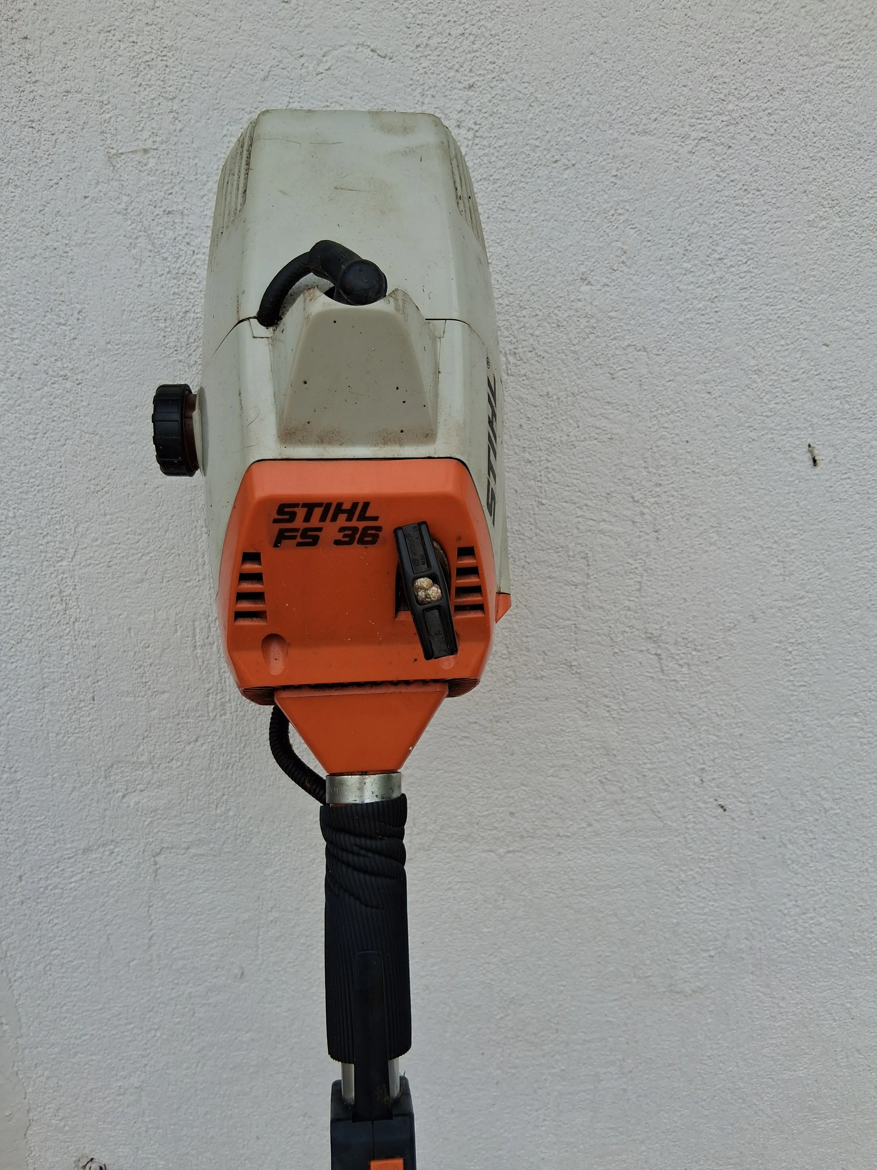 STIHL motorni trimer za travu - cover