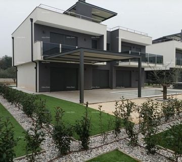 Moderna vila za odmor u zatvorenom kompleksu sa vilama na samoj obali - cover