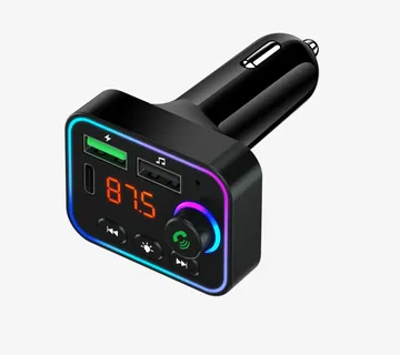 Auto punjač s 3 porta (USB-A + USB-C) i RADIO FM transmiterom, Bluetooth 5.3 HANDSFREE - cover