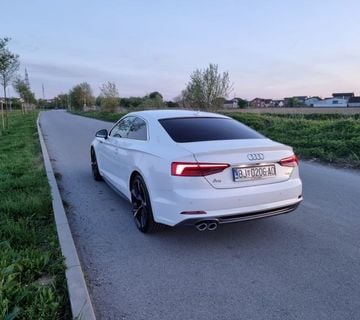 Audi A5 Coupe 2,0 TDI - cover
