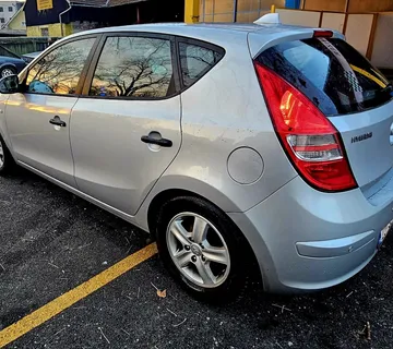 Hyundai i30 1,6 CRDi, HR, aut.klima, park-senzori, nove cijelogod.gume - cover