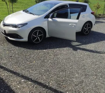 Toyota Auris 1,2 turbo black edition - cover