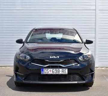 Kia Ceed 1.5 T-GDI LX Champion - cover