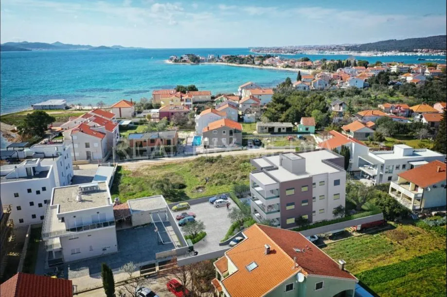 SUKOŠAN-PENTHOUSE 40 m DO MORA - JACUZZI - cover